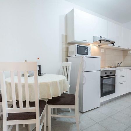Apartments Bezmalinovic 2 Бол Экстерьер фото