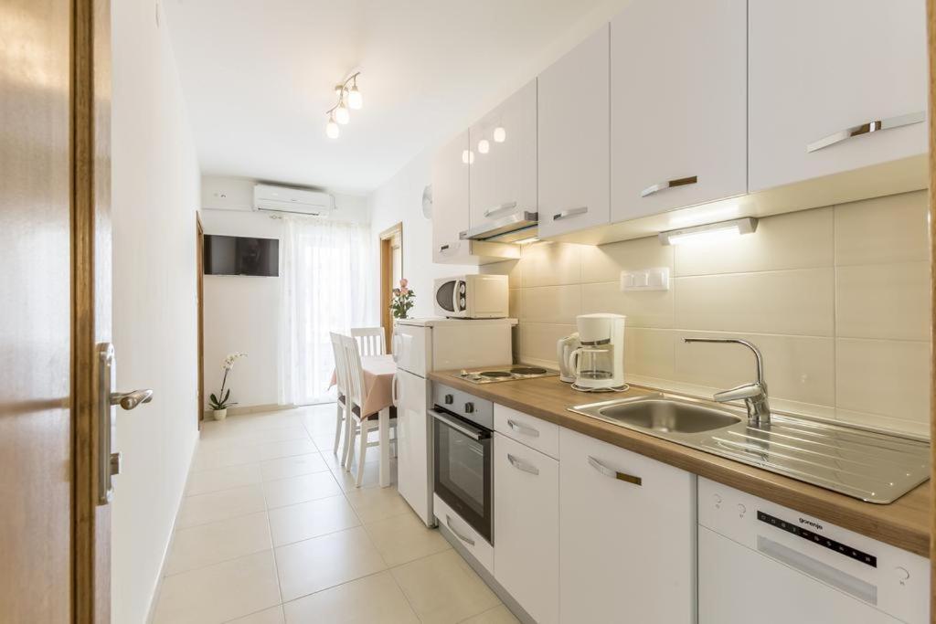 Apartments Bezmalinovic 2 Бол Экстерьер фото