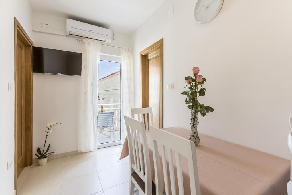 Apartments Bezmalinovic 2 Бол Экстерьер фото