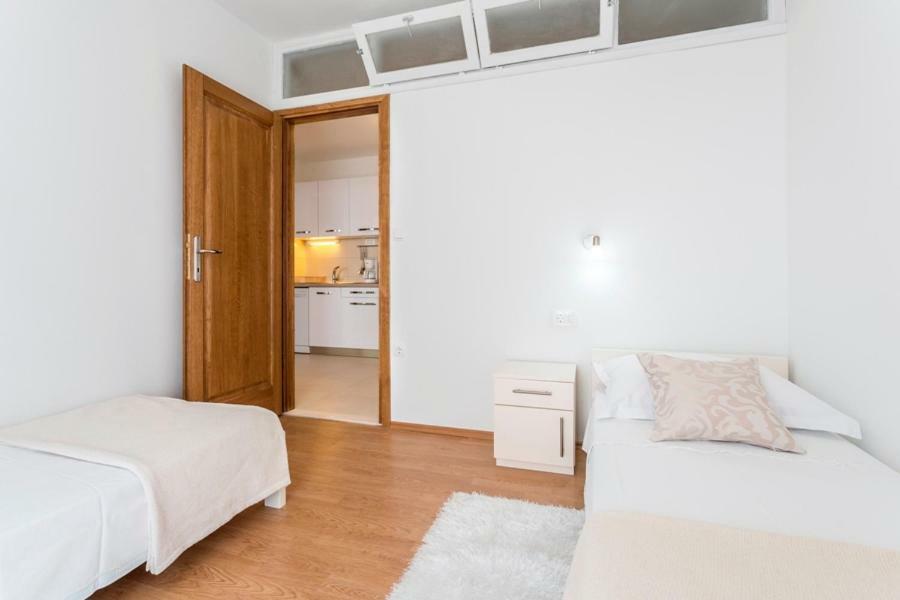 Apartments Bezmalinovic 2 Бол Экстерьер фото