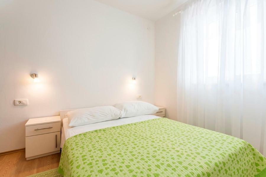 Apartments Bezmalinovic 2 Бол Экстерьер фото