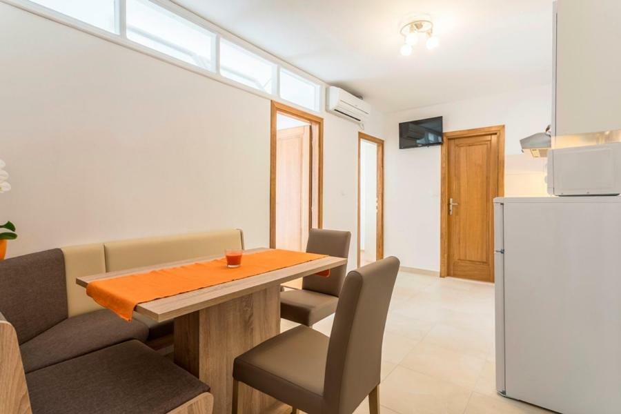Apartments Bezmalinovic 2 Бол Экстерьер фото