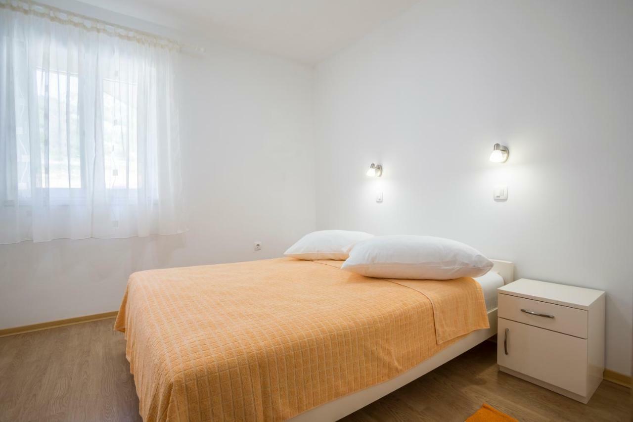 Apartments Bezmalinovic 2 Бол Экстерьер фото