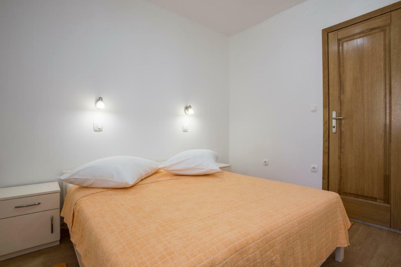 Apartments Bezmalinovic 2 Бол Экстерьер фото