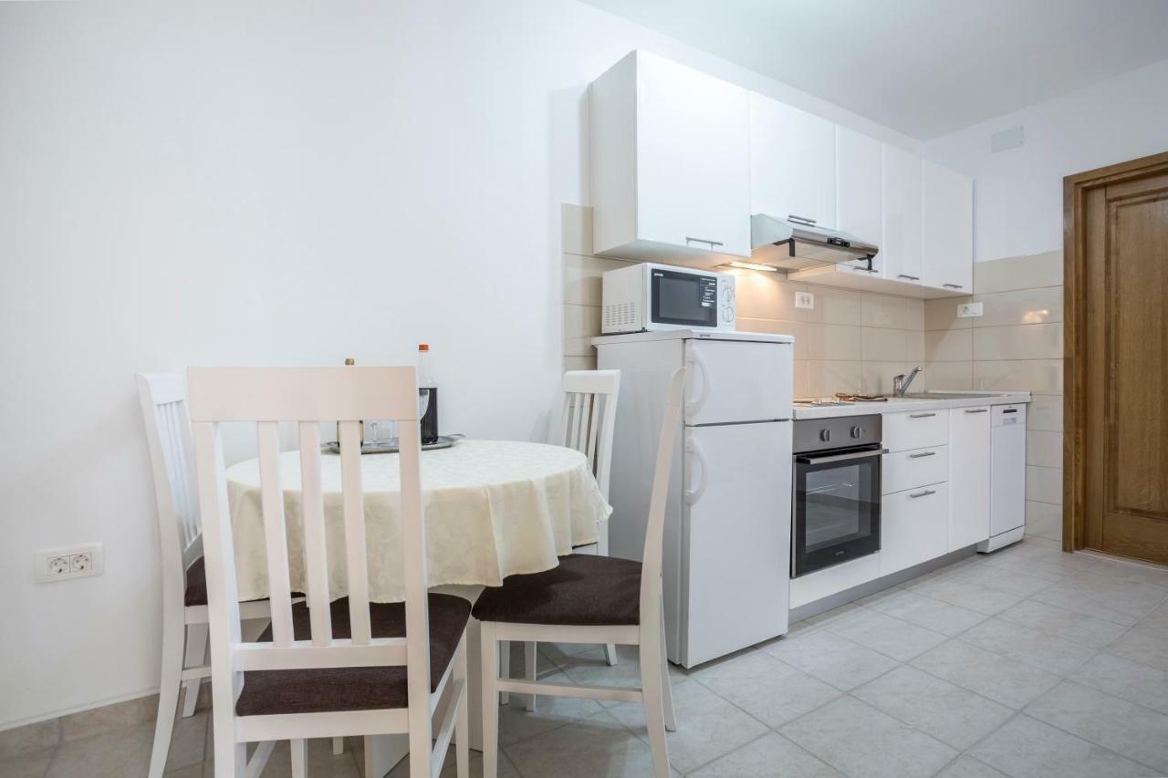 Apartments Bezmalinovic 2 Бол Экстерьер фото