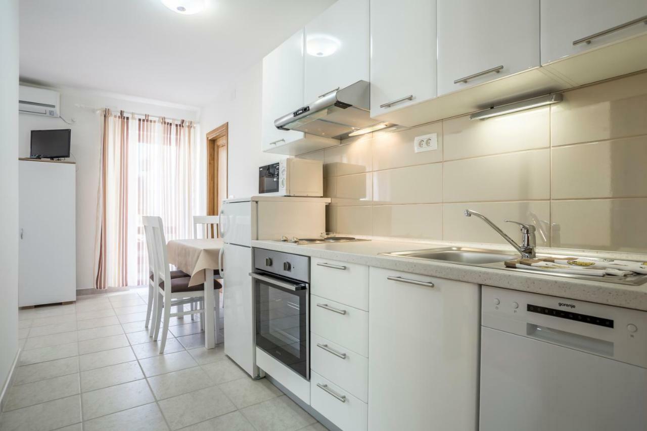 Apartments Bezmalinovic 2 Бол Экстерьер фото