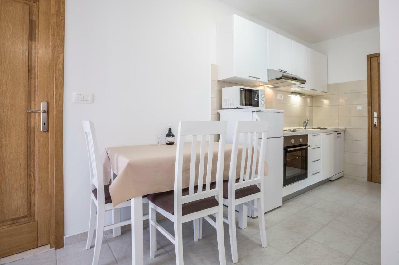 Apartments Bezmalinovic 2 Бол Экстерьер фото