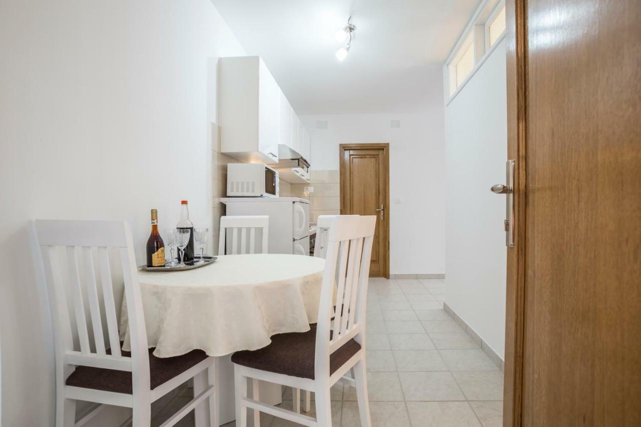 Apartments Bezmalinovic 2 Бол Экстерьер фото