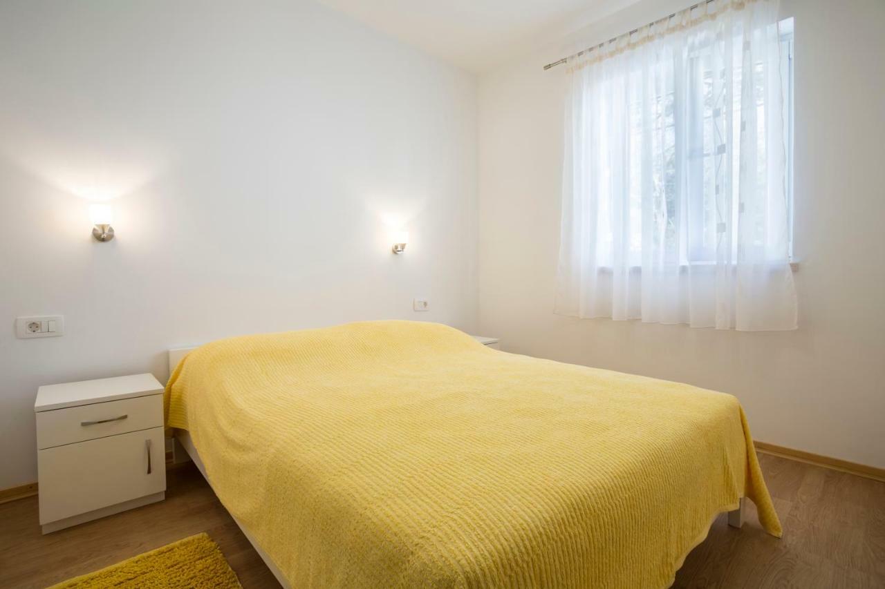 Apartments Bezmalinovic 2 Бол Экстерьер фото